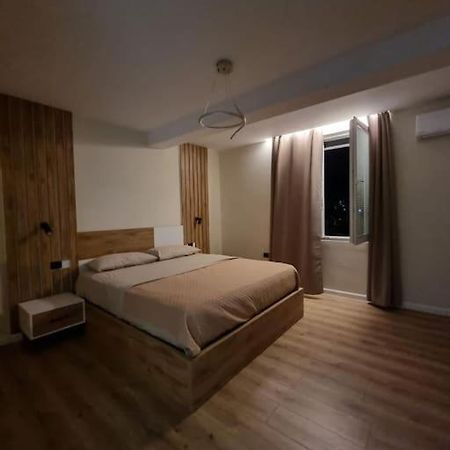 Peace And Love Luxury Apartment In Center, New Bazaar 2 地拉那 外观 照片