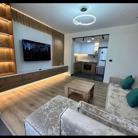 Peace And Love Luxury Apartment In Center, New Bazaar 2 地拉那 外观 照片