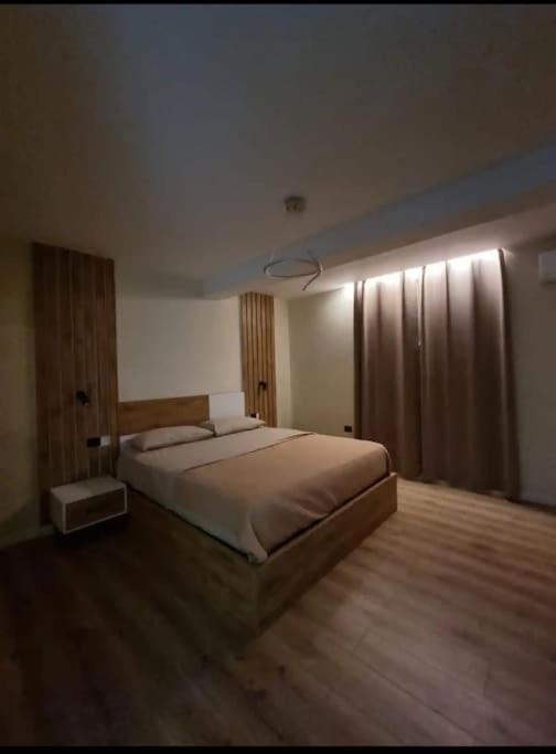 Peace And Love Luxury Apartment In Center, New Bazaar 2 地拉那 外观 照片