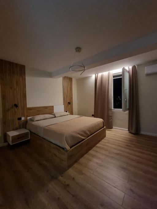 Peace And Love Luxury Apartment In Center, New Bazaar 2 地拉那 外观 照片