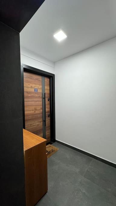 Peace And Love Luxury Apartment In Center, New Bazaar 2 地拉那 外观 照片