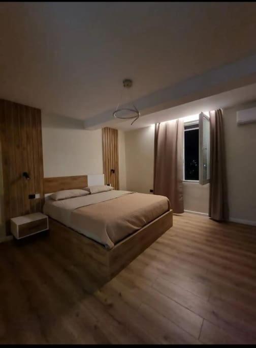 Peace And Love Luxury Apartment In Center, New Bazaar 2 地拉那 外观 照片